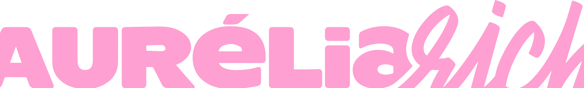 Logotype Aurélia Rich, consultante SEO, en rose : capitales solides et signature manuscrite