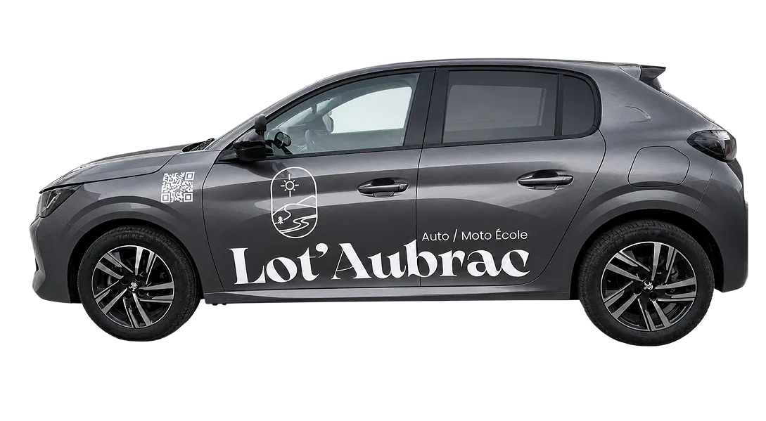 Flocage de voiture d'auto-école Lot'Aubrac, Peugeot grise avec emblème, logotype et QR code