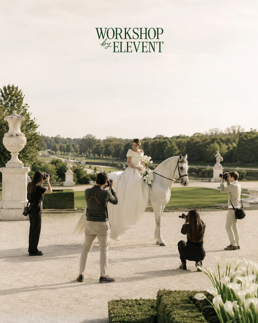 Post Instagram Workshop by Elevent : photographes en plein shooting d'une mariée à cheval dans un parc